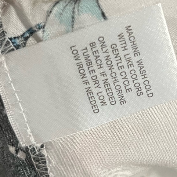 Boho DR2 *NEW* size small flowy top! Tassel with bead tie. Black and white. - Picture 7 of 8